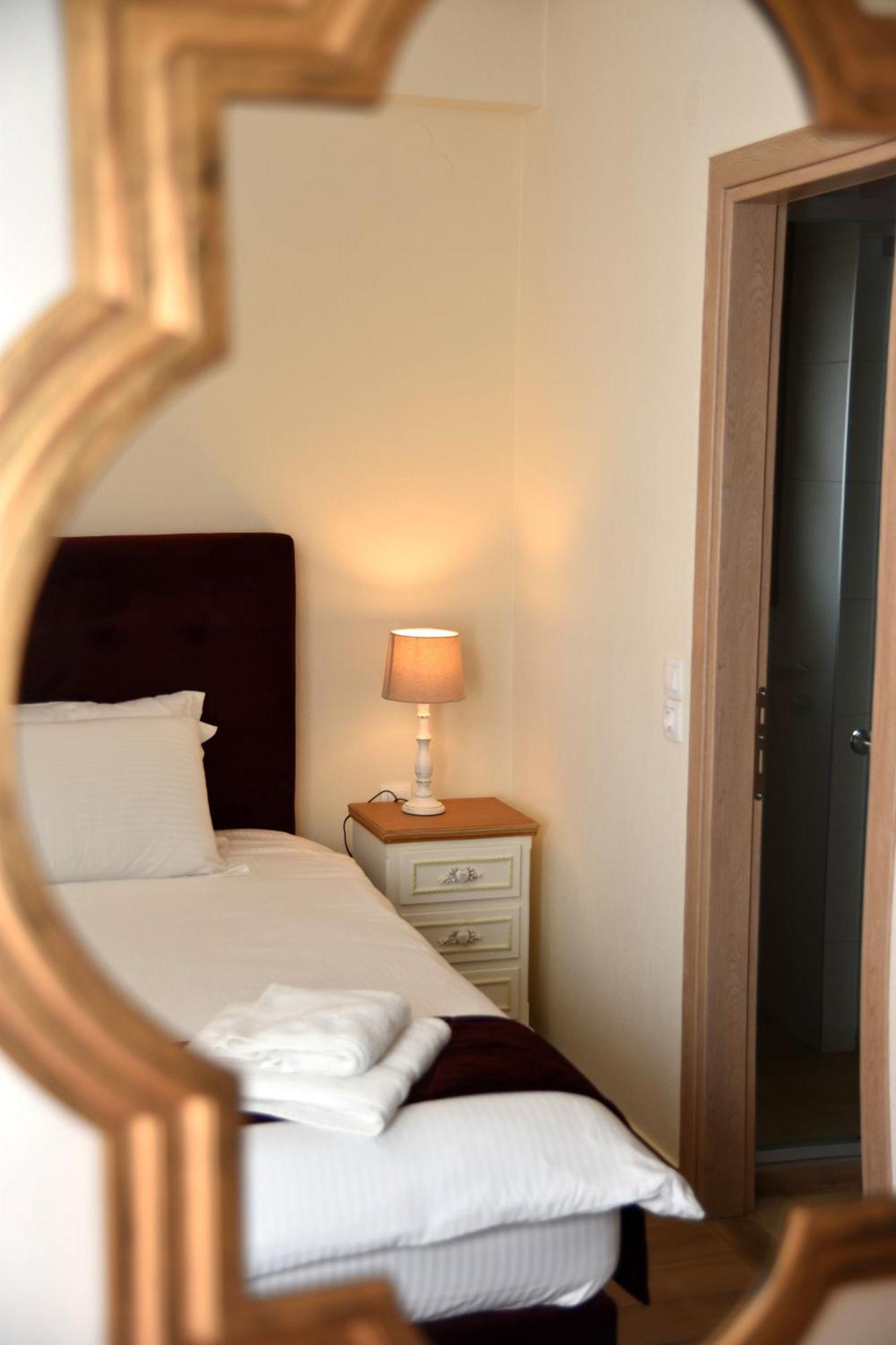 Nuca Guesthouse ميتسوفو المظهر الخارجي الصورة